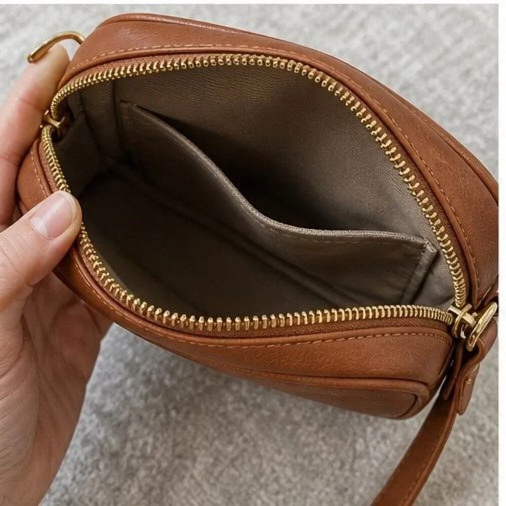 Gucci Medium Horsebit Shoulder Purse in Beige Ebony GG Supreme Canvas